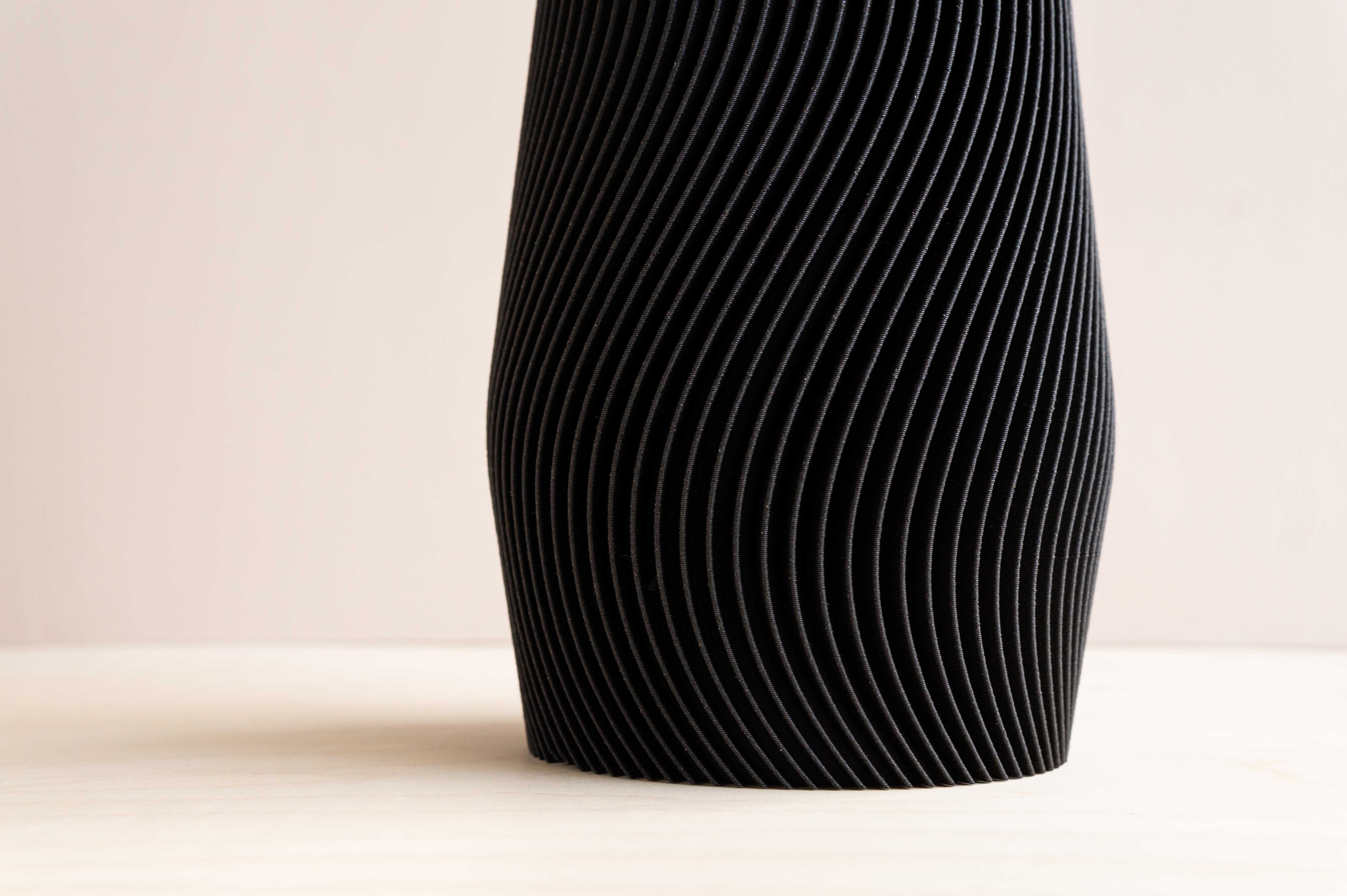 Minimum Design: Wave Vase
