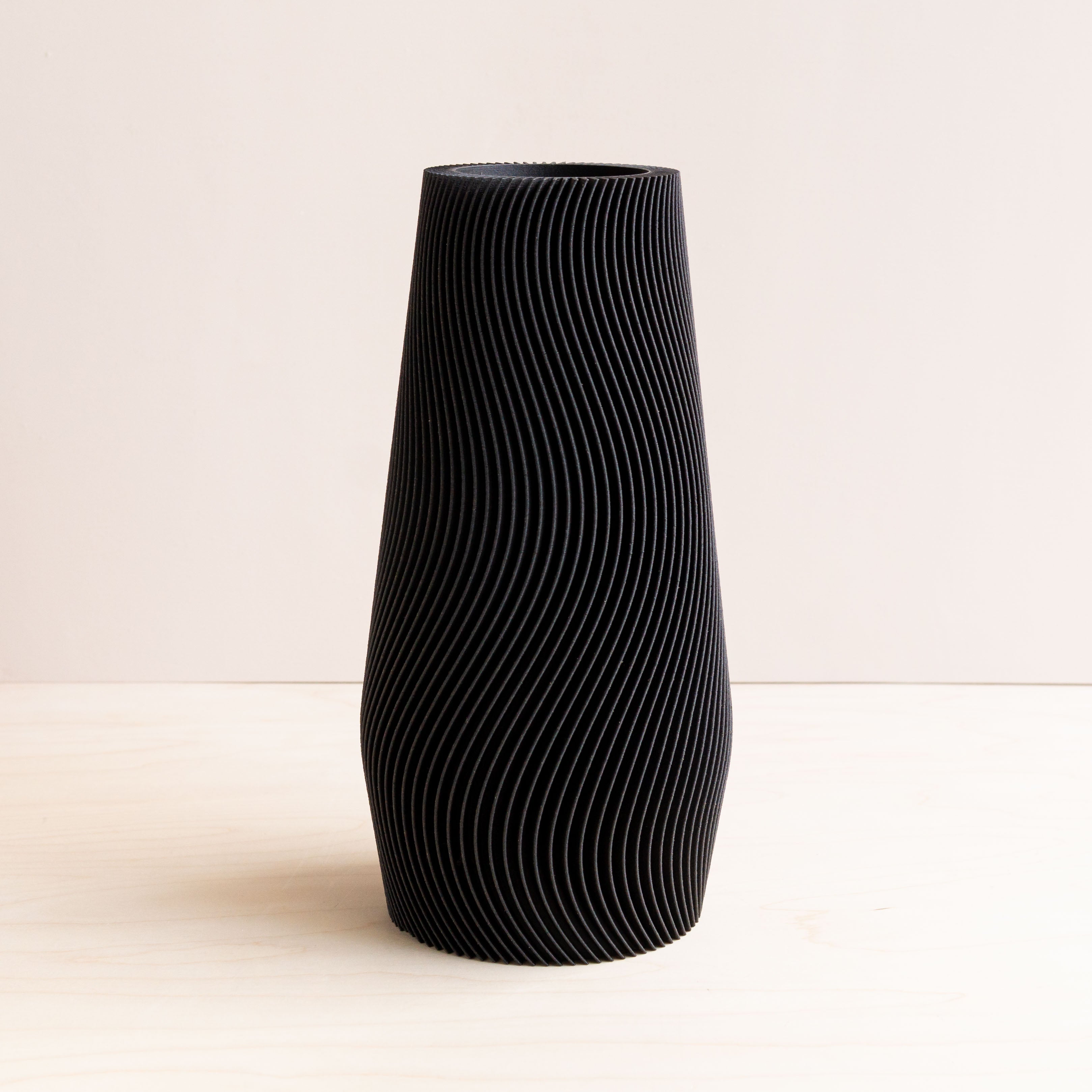 Minimum Design: Wave Vase
