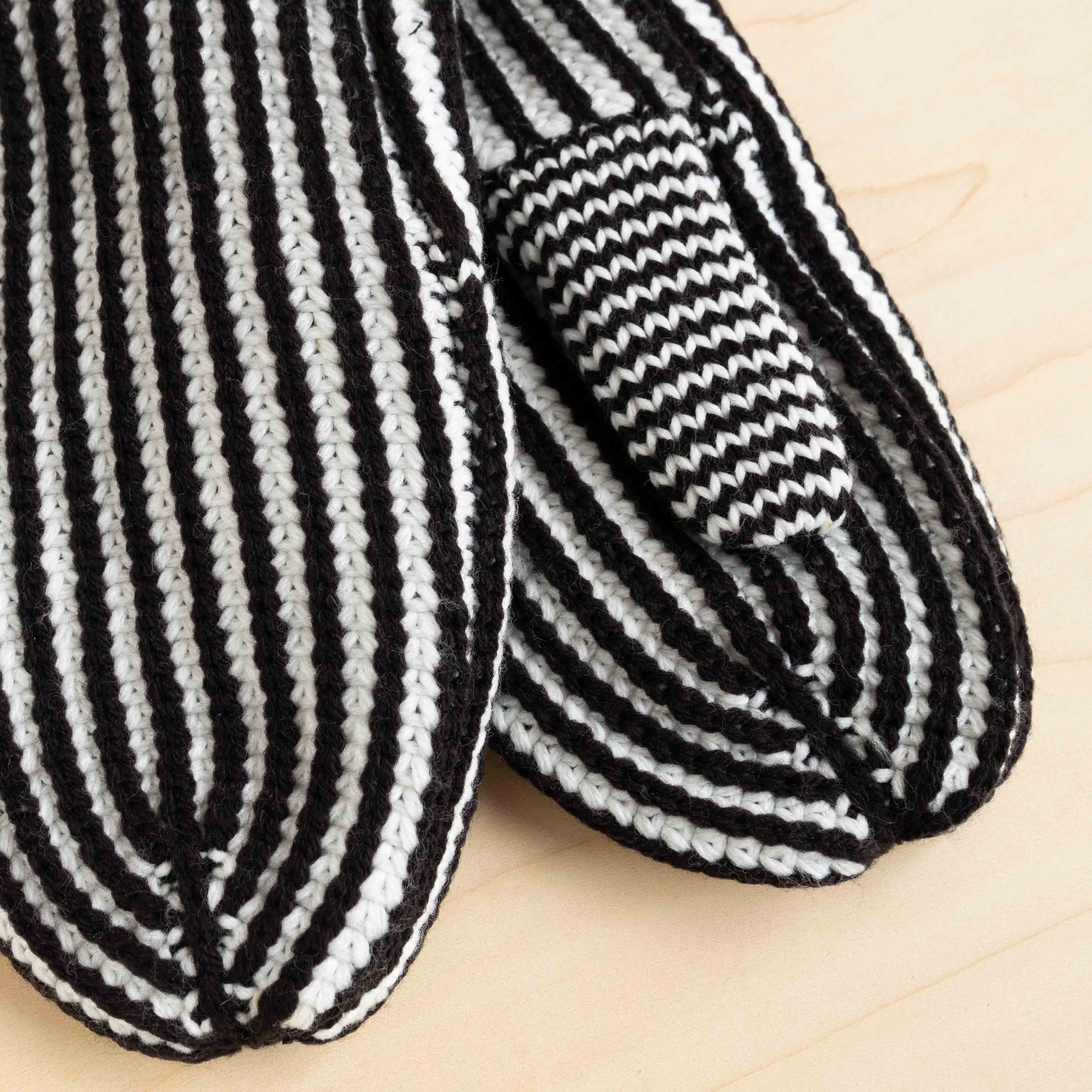 Verloop: Stripe Knit Mittens