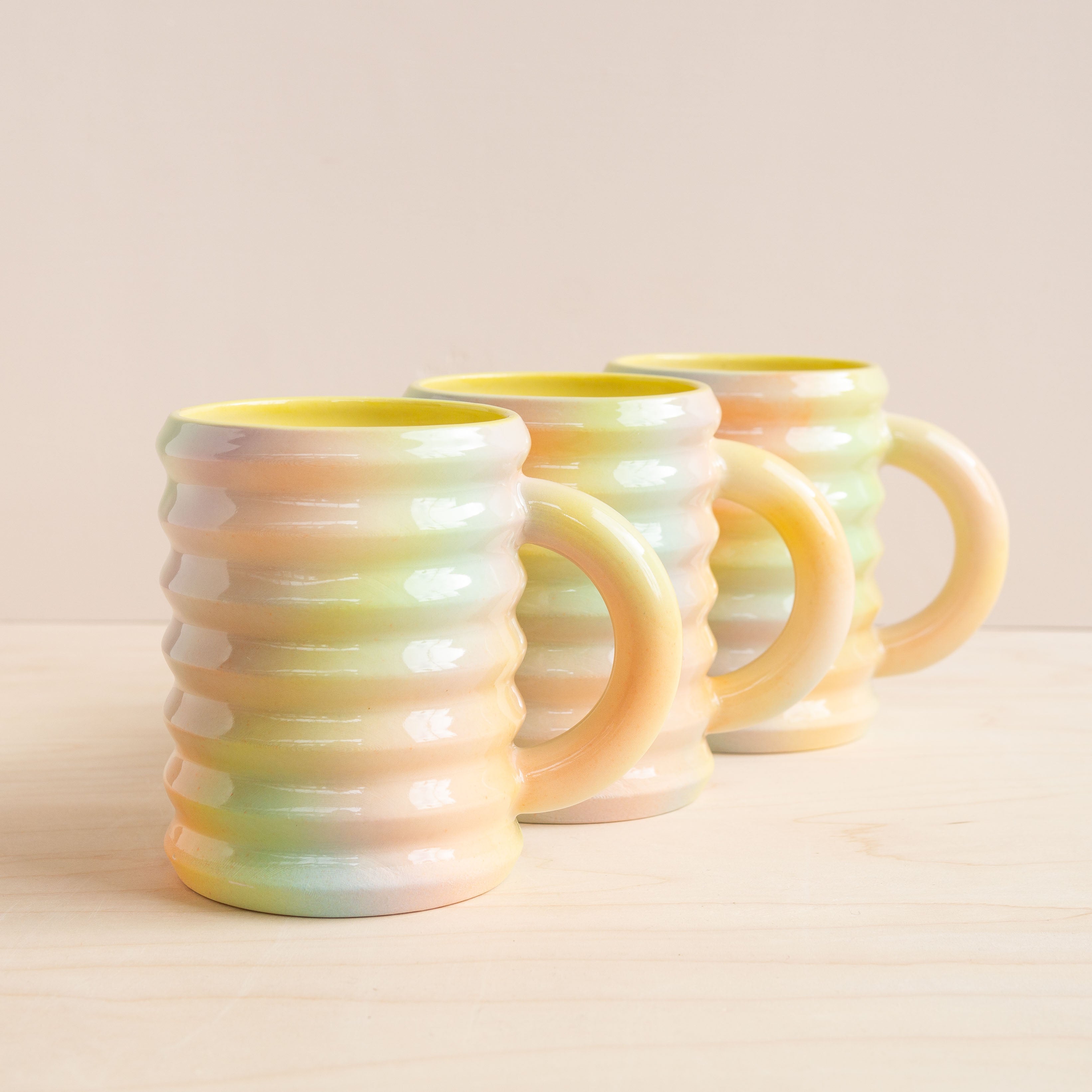 Modern Science Project: Wiggle Mug in Airbrush