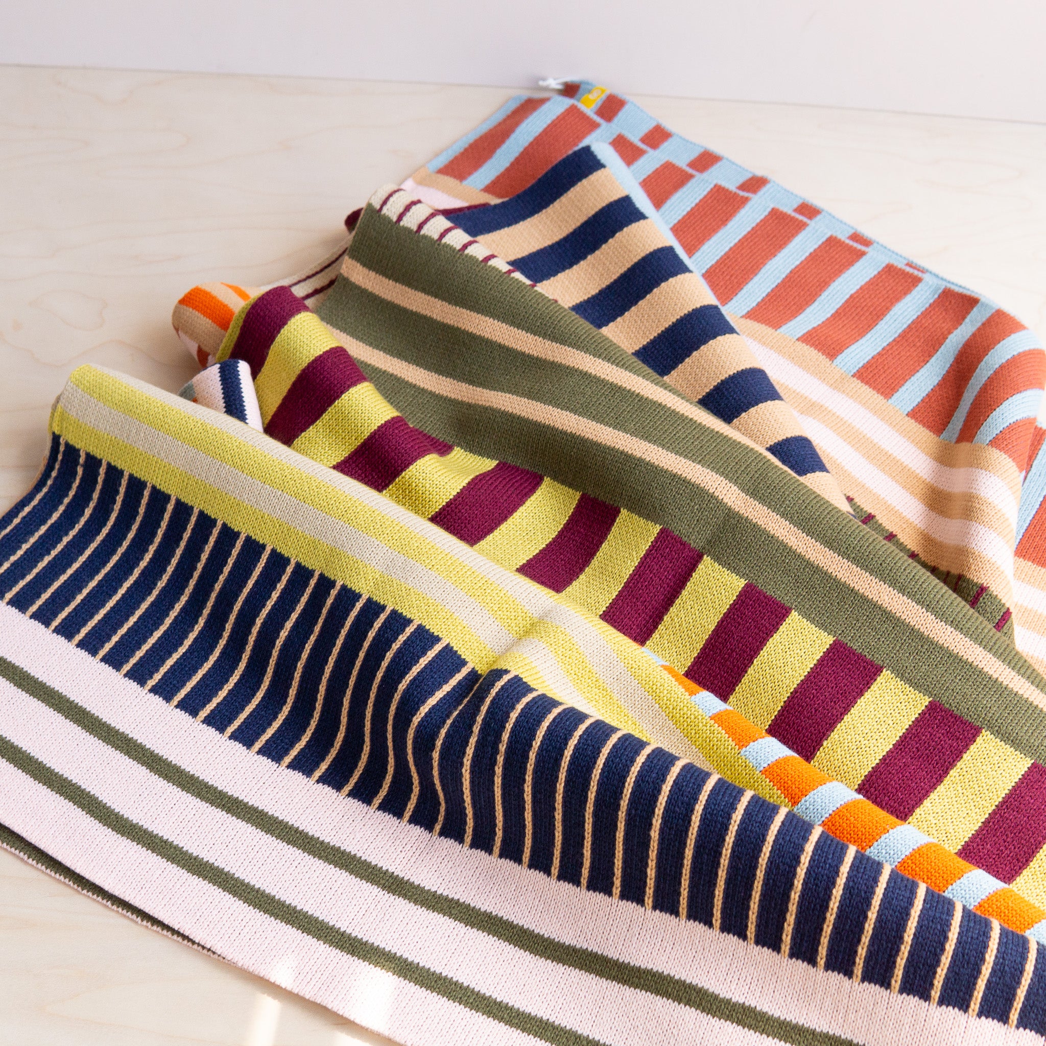 Verloop: Desert Knit Throw Blanket (Various)
