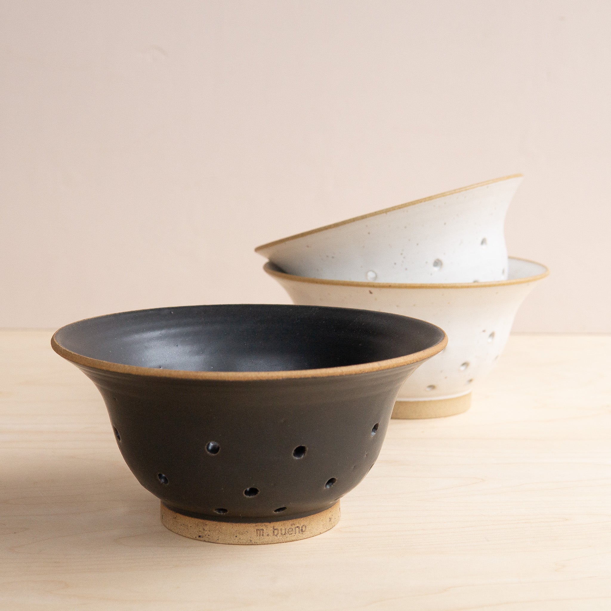 M.bueno: Medium Colander