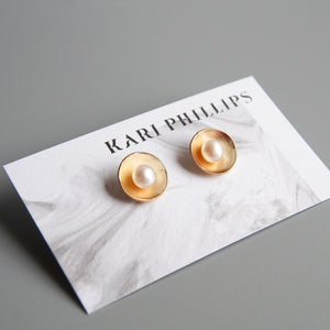 Kari Phillips: Button Pearl Studs